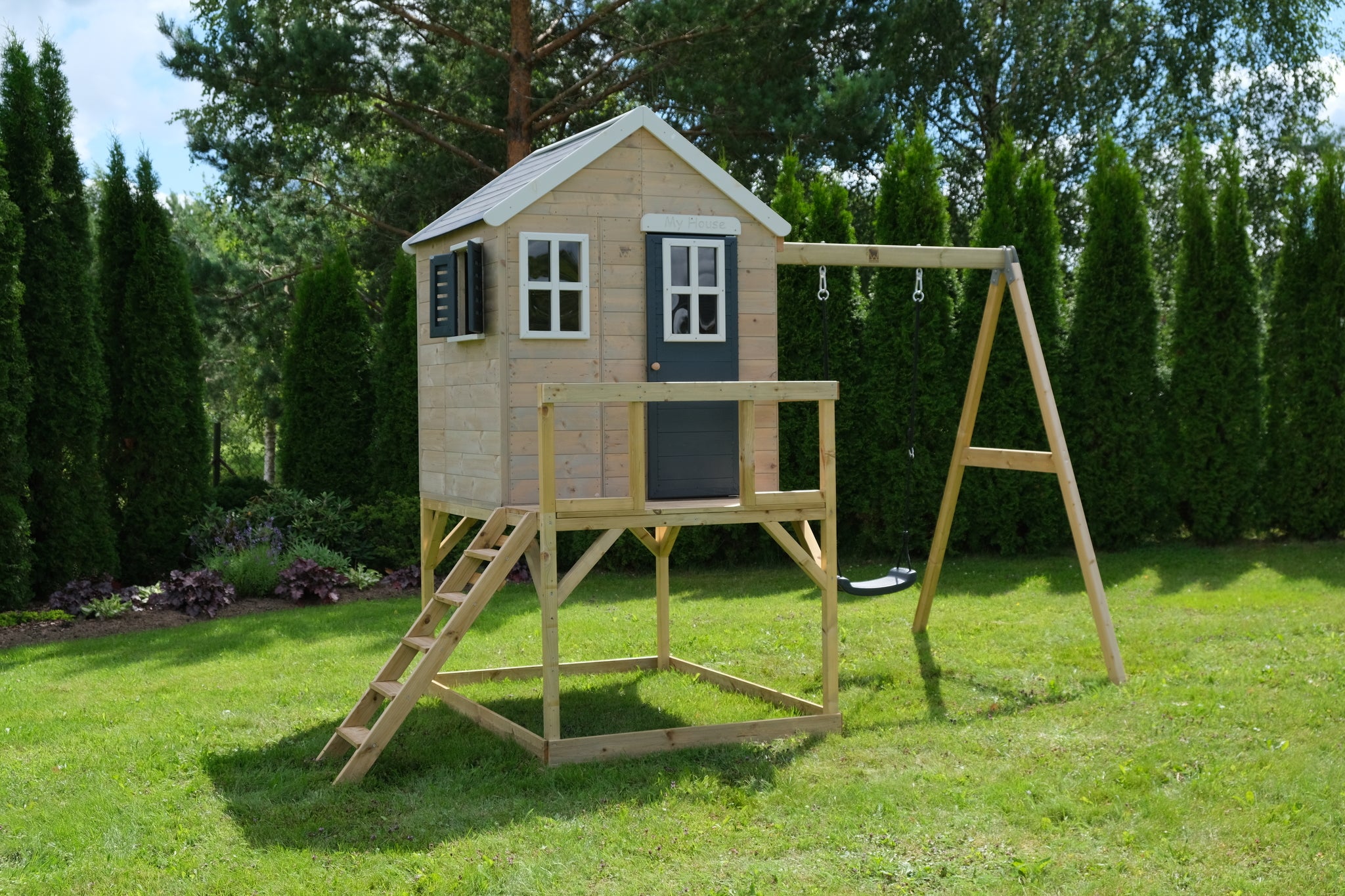 M23 My Lodge with Platform and Single Swing