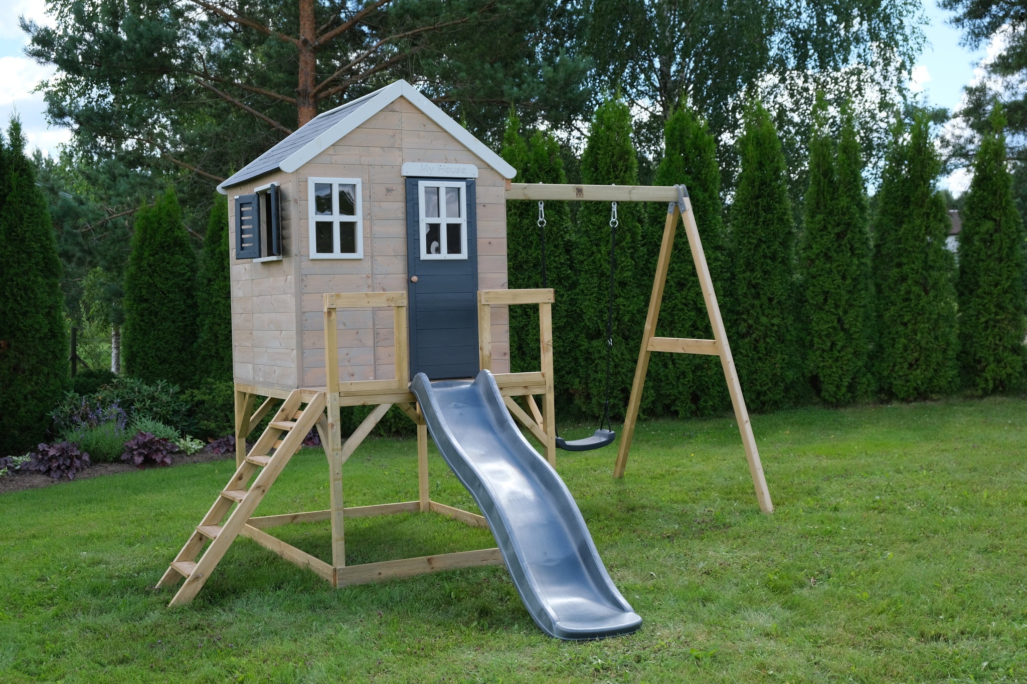 M24-G My Lodge mit Plattform, Rutsche und Einzelschaukel + Gymnastikaufsatz