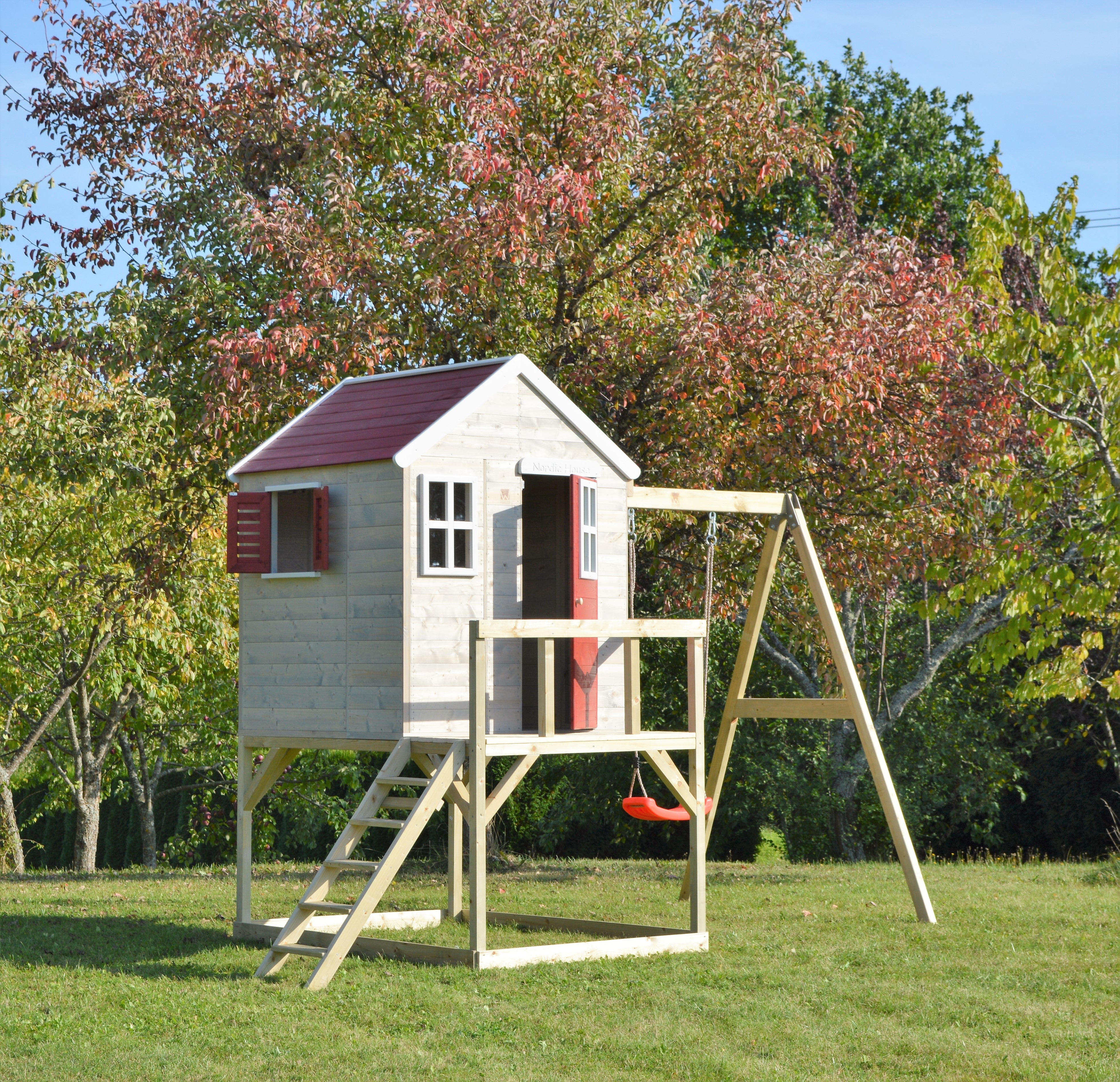 M23 My Lodge with Platform and Single Swing