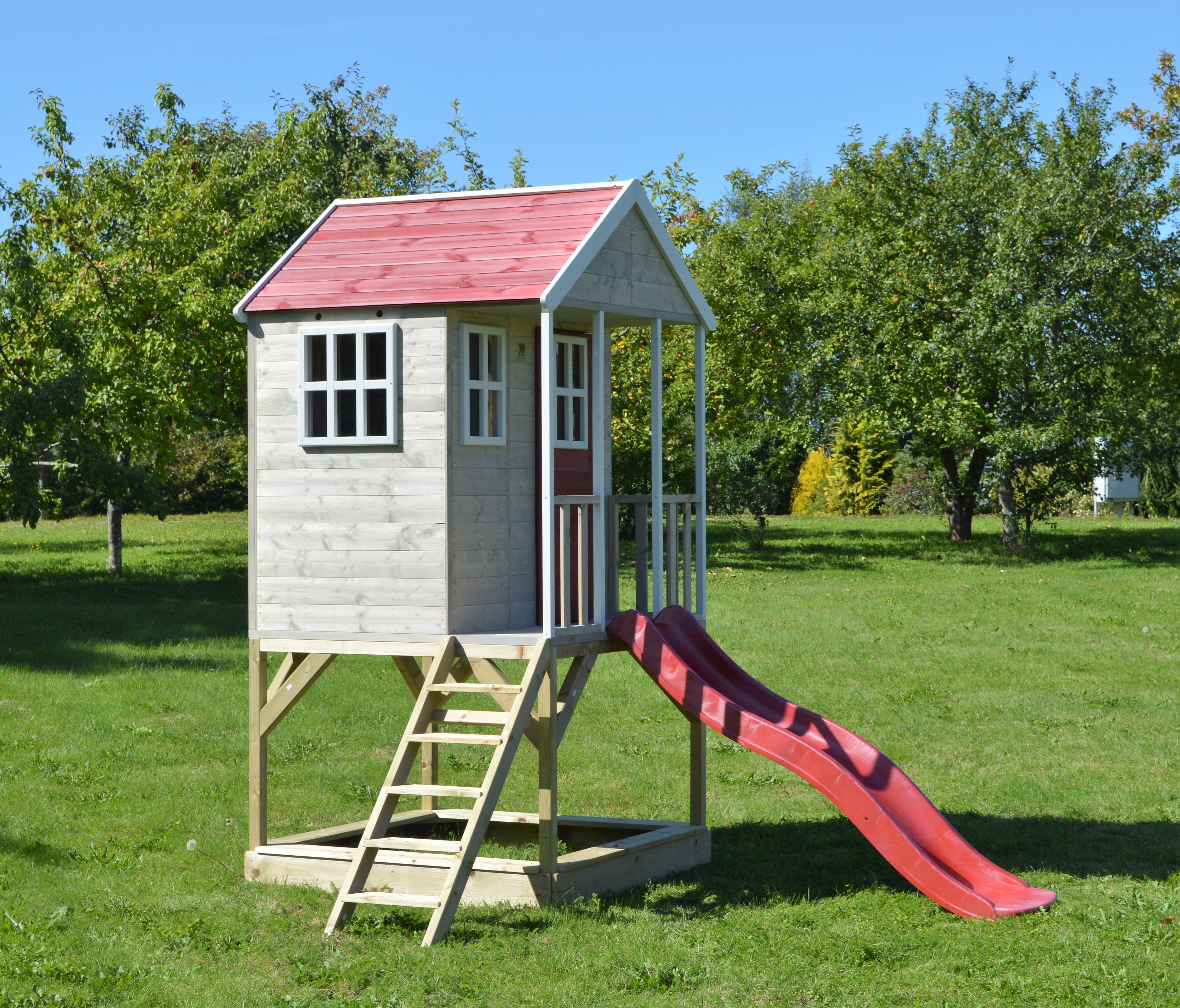 M8R Nordic Adventure House with Platform and Slide