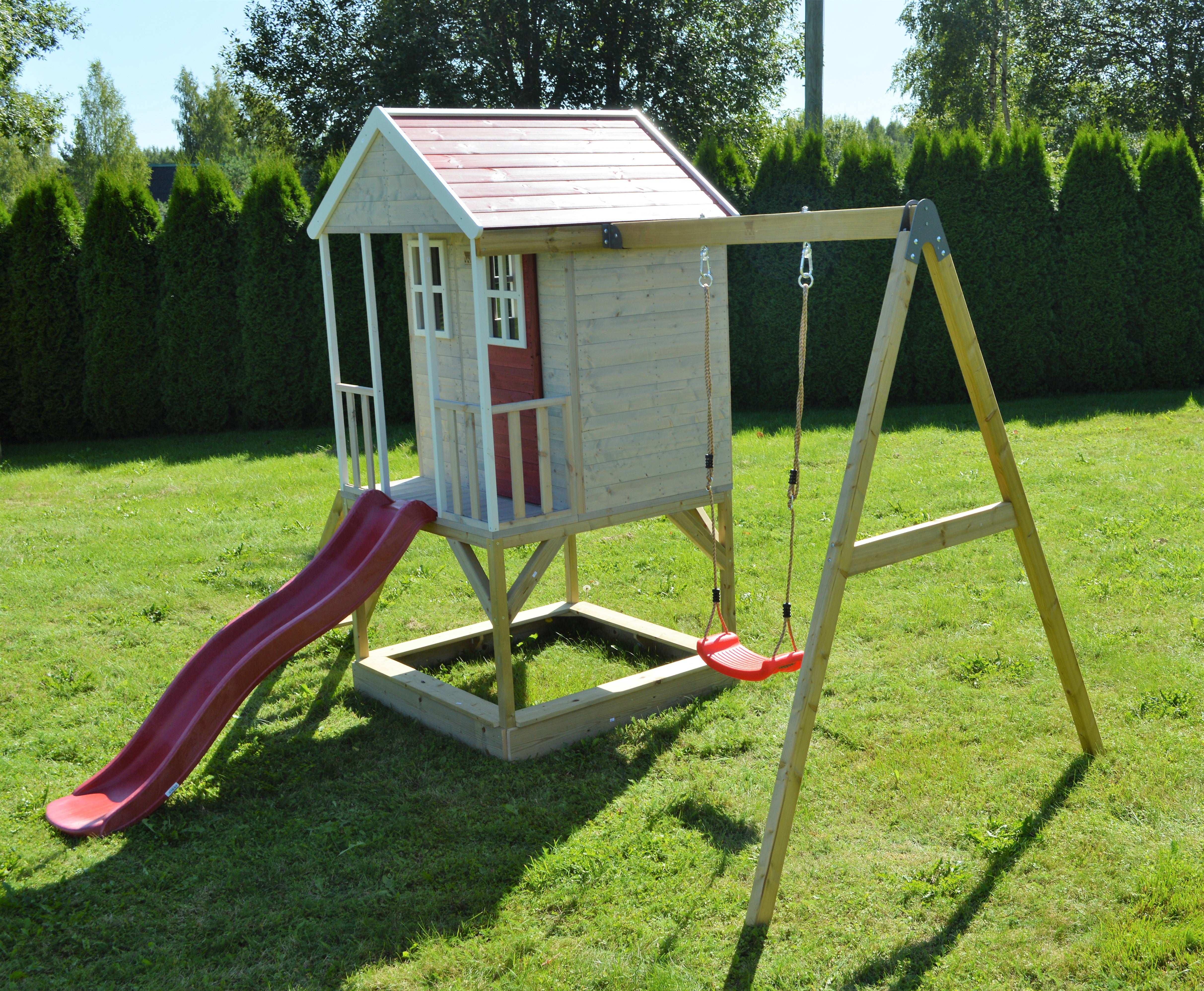 M10R Nordic Adventure House with Platform, Slide and Single Swing